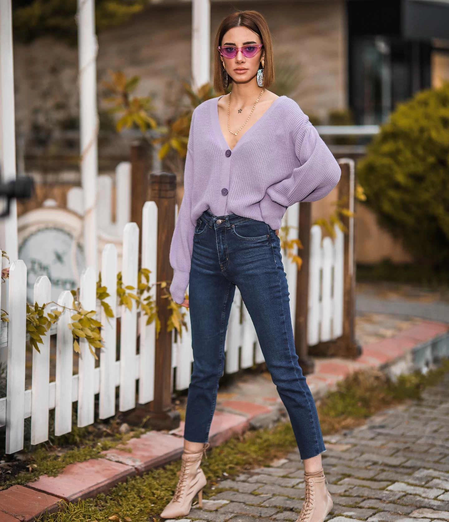 Selanik Örgü 3 Düğmeli Hırka Skinny Jean ve Kolye